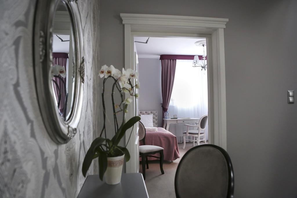 Hotel Madelaine Львувек-Слёнски Экстерьер фото