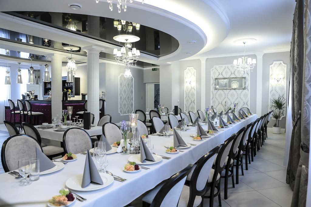 Hotel Madelaine Львувек-Слёнски Экстерьер фото